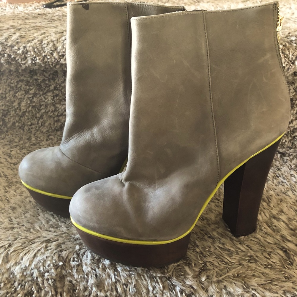 NWT heels
